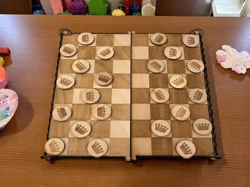 Laser Cut Wooden Chess Board Game Set with Storing Box for Pieces