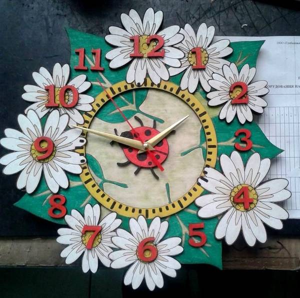 Laser Cut Daisy Ladybug Wall Clock CDR File